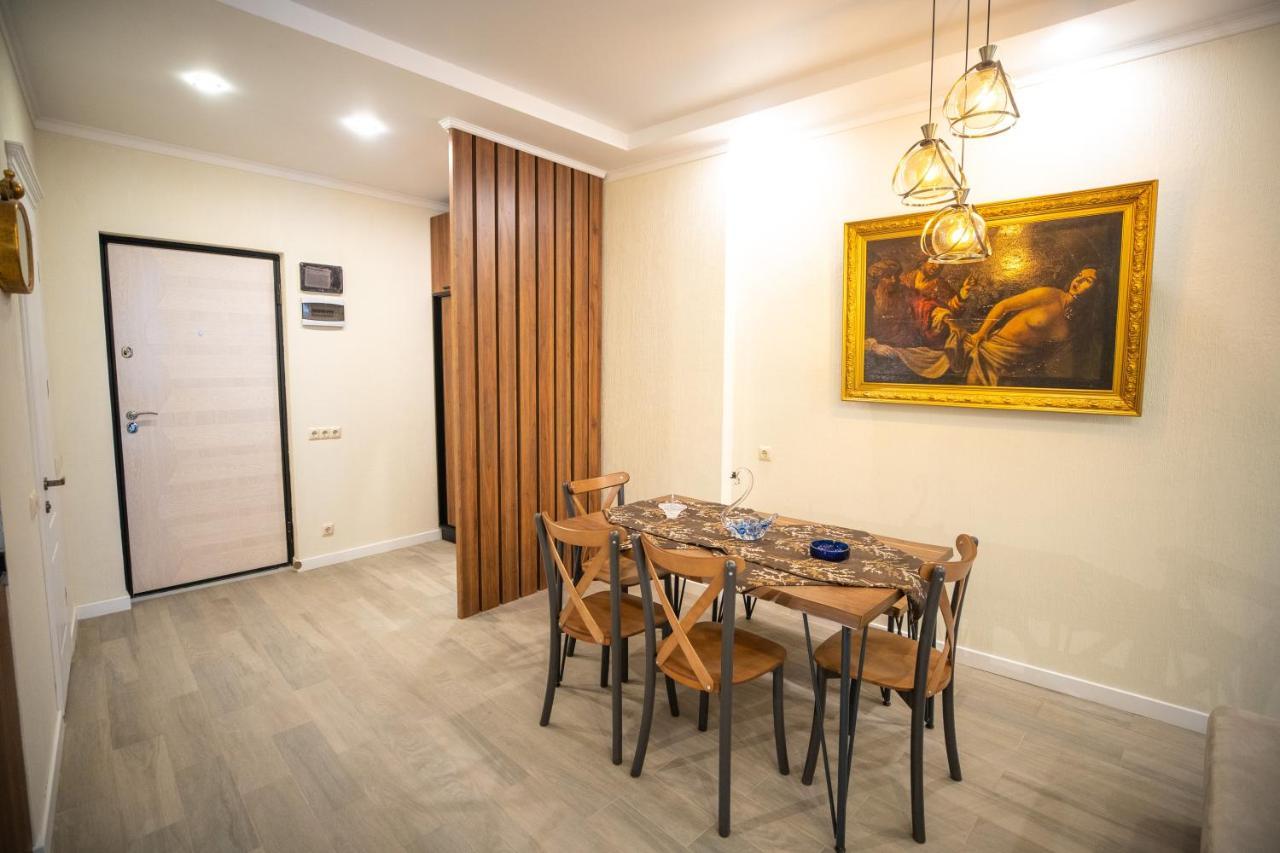 Apartamento Ramada Skytower Batumi Exterior foto